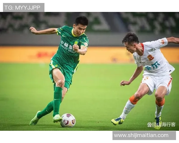 国安与河北华夏激战正酣裁判判罚引发球迷热议与争议