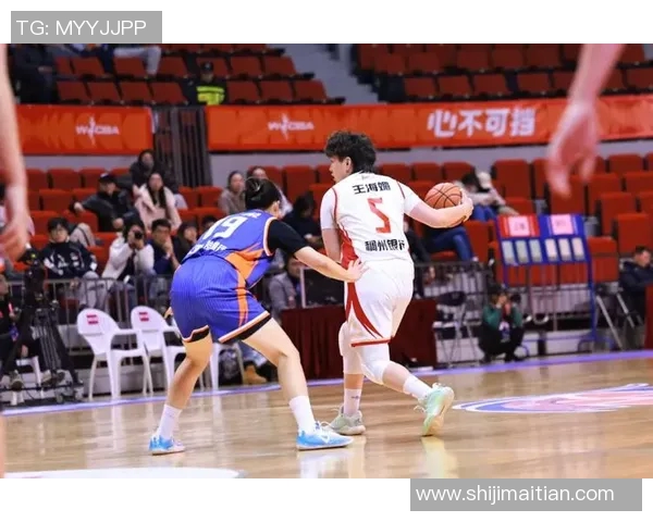 福建女篮迎战浙江稠州力争胜利展现团队实力与拼搏精神