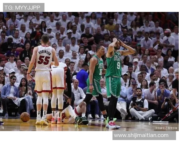 火箭队与雷霆队激战正酣12月26日精彩对决引发球迷热议